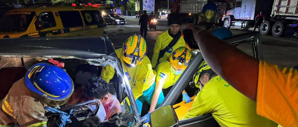 Fuerte accidente de tránsito dejó un hombre con lesiones de gravedad en Comalapa