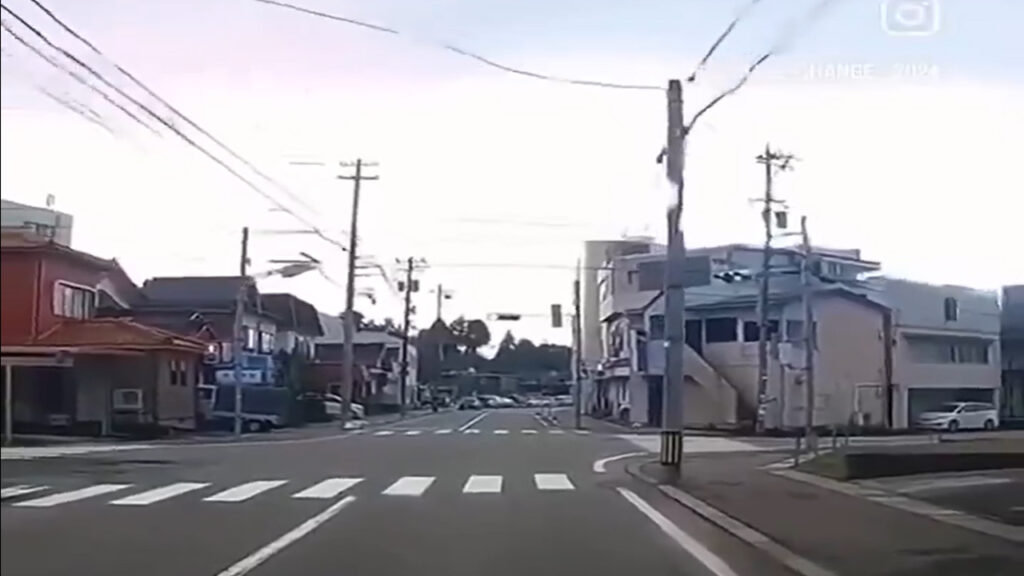 Momento exacto del terremoto de 7.5 grados que sacudió a las costas de Japón