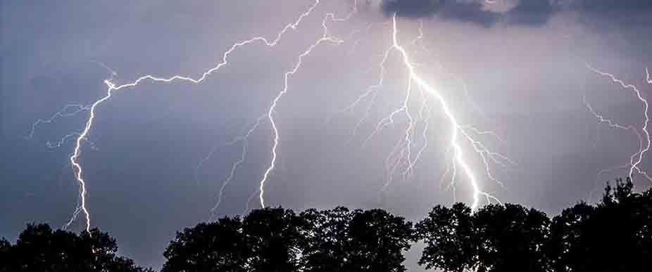 Lluvias con activad eléctrica y fuertes vientos azotarán varias zonas de El Salvador esta noche de jueves