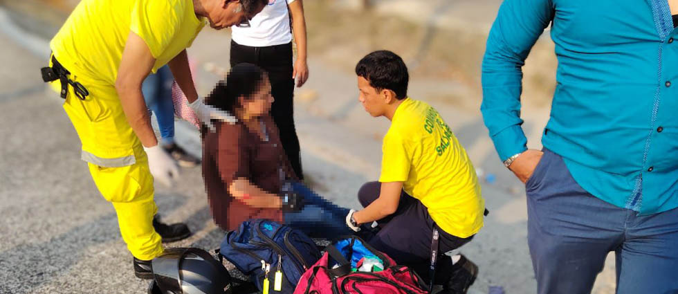 Auxilian a motociclista tras sufrir caída sobre la carretera de Oro