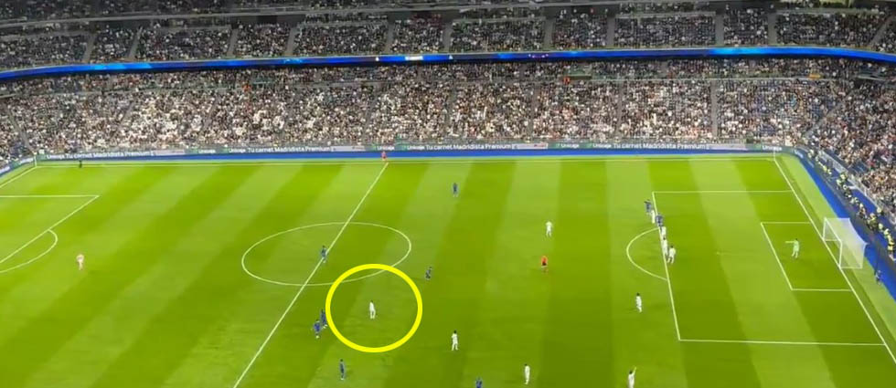 ¡Mbappé entra al campo y se lleva una histórica pitada del Bernabéu!