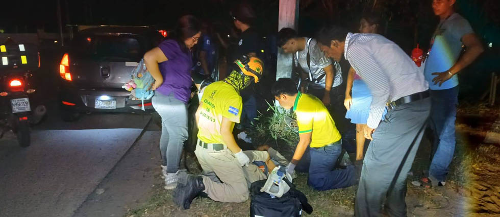 Joven motociclista resulta lesionado tras ser impactado por un vehículo en Apopa