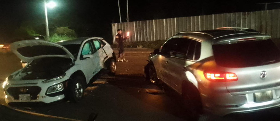 Mujer con 32 semanas de embarazo resulta afectada tras fuerte choque entre camionetas en la Troncal del Norte