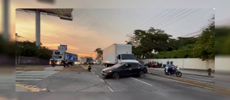 2 lesionados tras múltiple choque frente a cementerio La Bermeja
