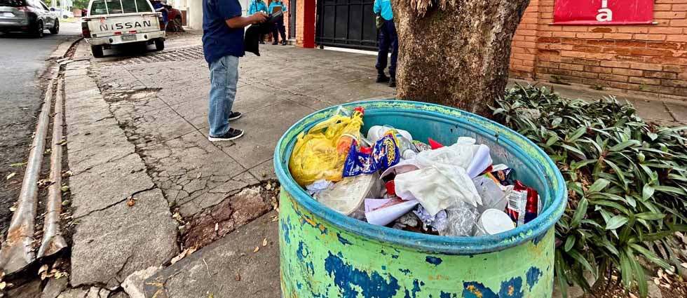 Alcaldía de San Salvador recuerda que multas por sacar basura fuera de horario van desde los ¡$51.00 a los $2,200!