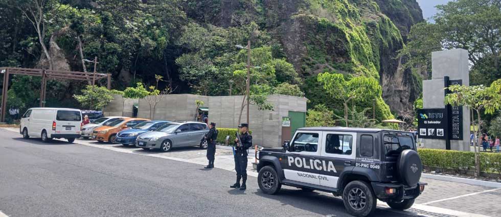 Autoridades de la PNC mantienen presencia en sitios turísticos del país
