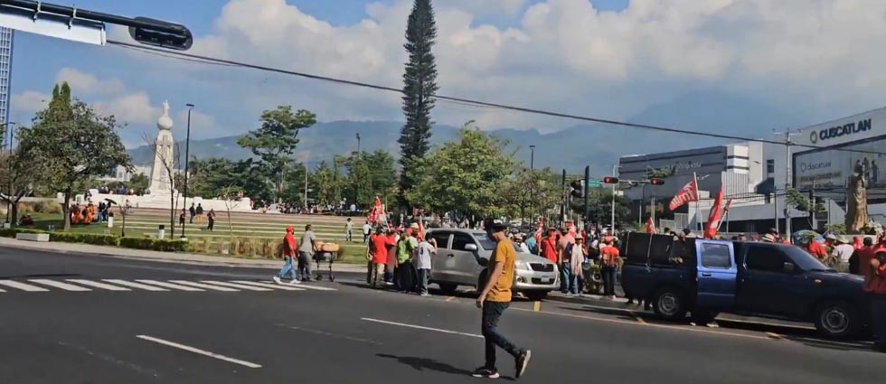 Así fue la ‘masiva’ convocatoria de la oposición en el Salvador del Mundo por marcha del Día del Trabajo