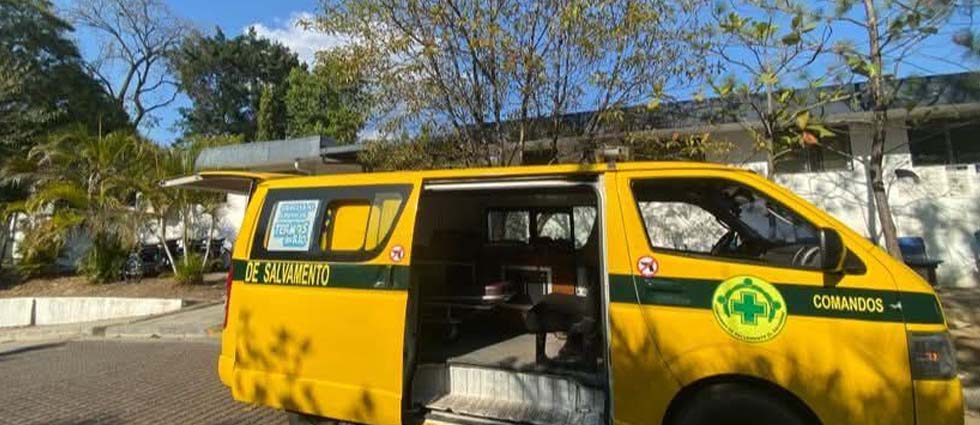 Auxilian a menor de edad tras caer de un autobús en Ciudad Arce