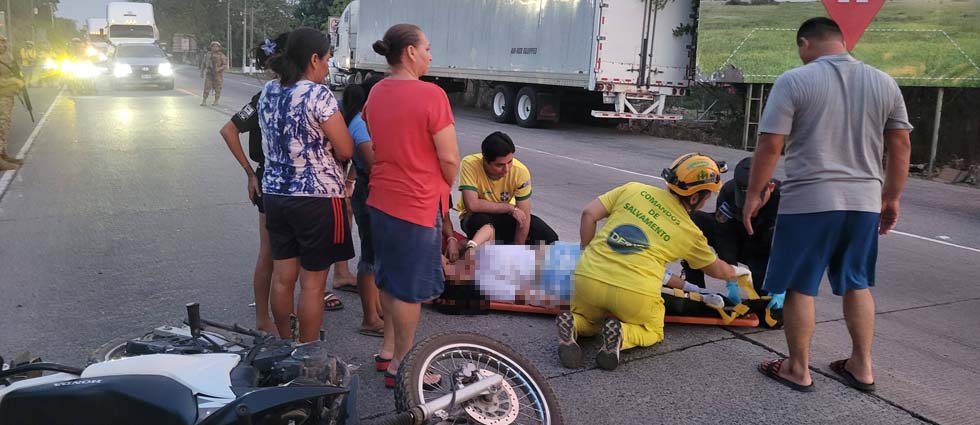Joven estudiante acaba en el hospital tras fuerte choque en San Vicente