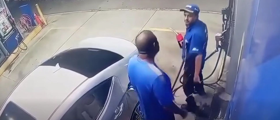 Denuncian a sujeto por agredir a empleado de una gasolinera en Santa Ana