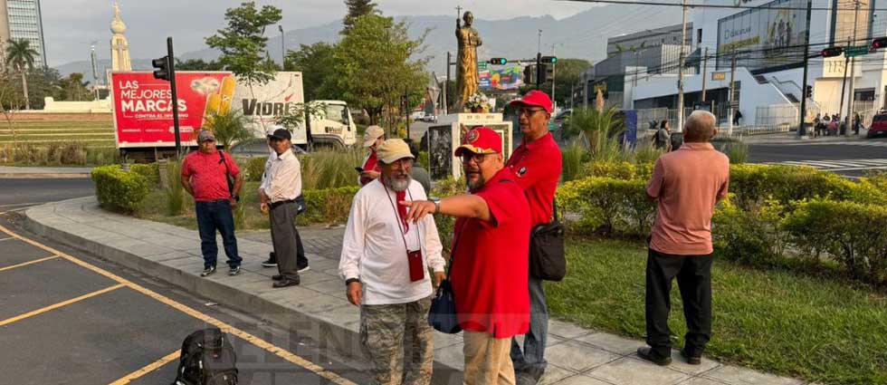 Reportan poca asistencia de militantes del FMLN a marcha por Día del Trabajo en el Salvador del Mundo