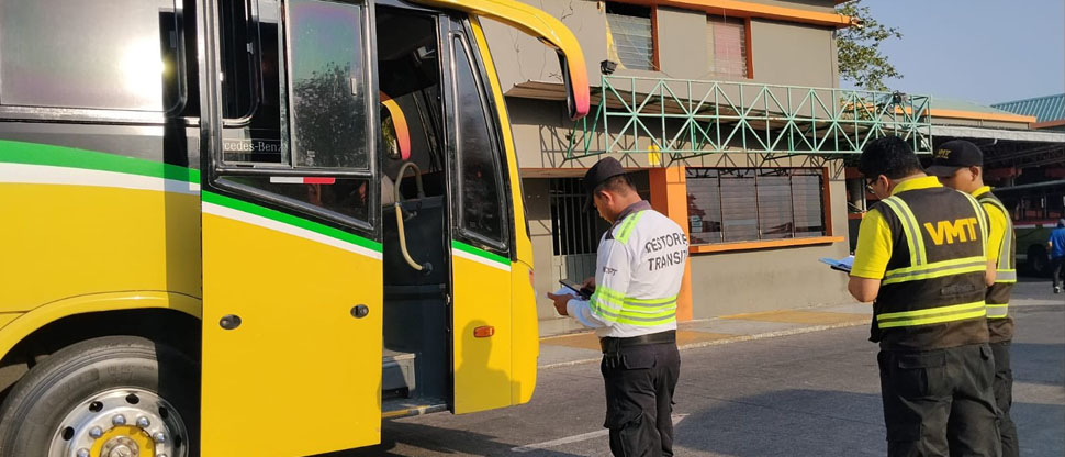 Multan a busero por aumentar el pasaje sin autorización