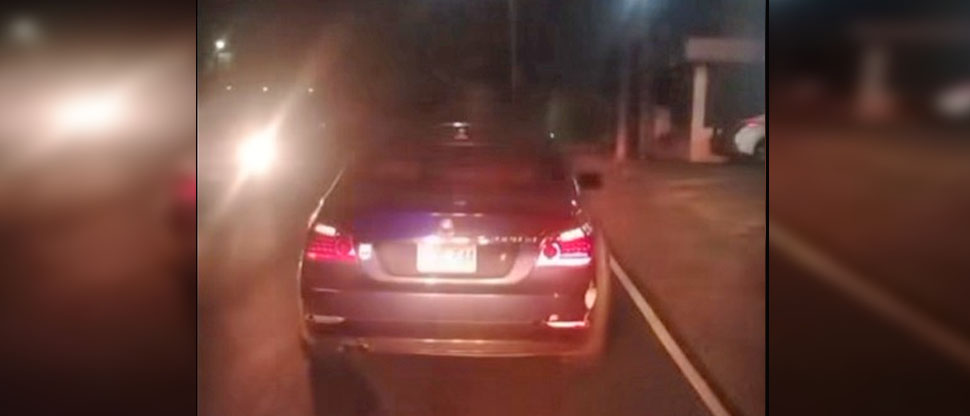 Denuncian a otro conductor que bloquea el paso a ambulancia durante emergencia