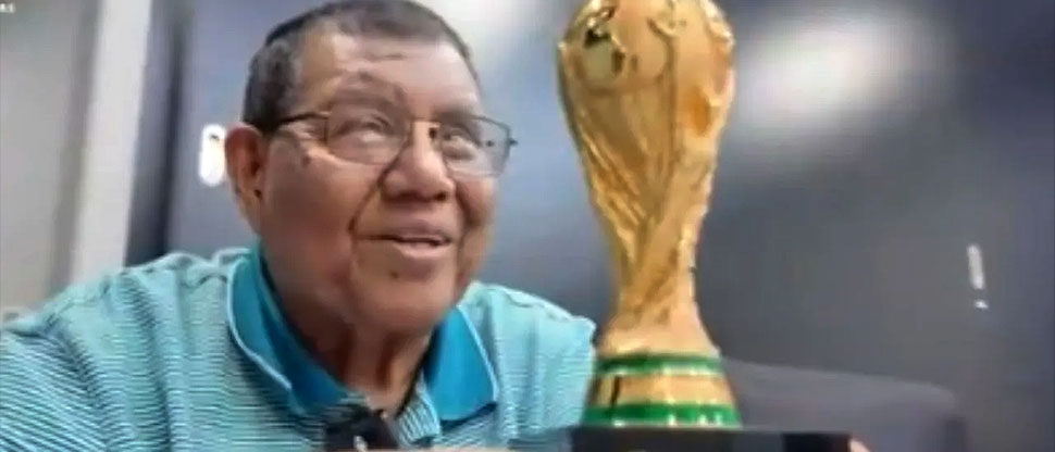 A sus 80 años hará historia en asistir de manera consecutiva a su Mundial número 15