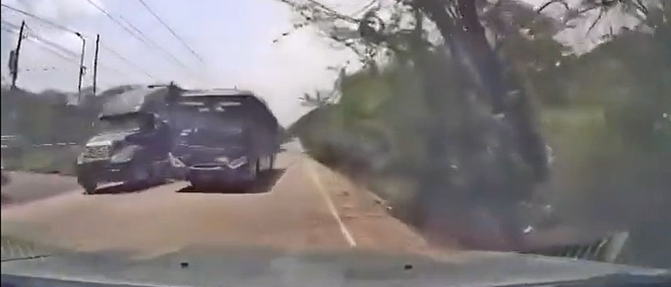 Denuncian a busero que pudo ocasionar una tragedia tras sobrepasar de manera imprudente