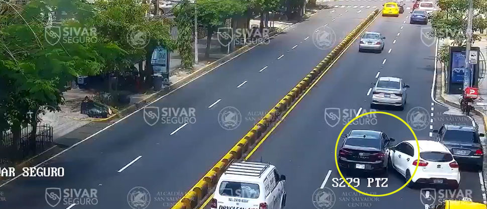 Imprudente maniobra termina en accidente en Paseo General Escalón