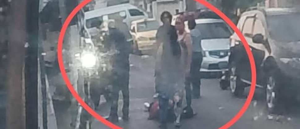 Motociclista atropella a un peatón frente al Polideportivo España en Soyapango