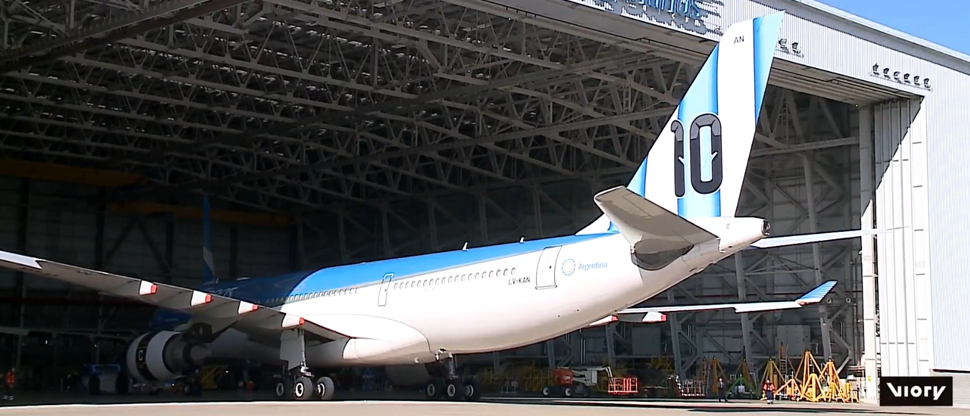 Aerolíneas Argentinas presenta avión que trasladará a los vigentes campeones al mundial