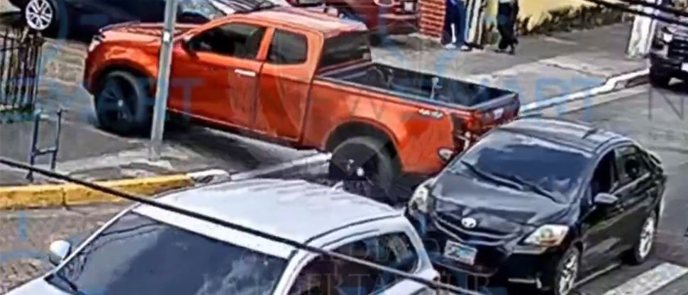 Captan choque provocado por distracción al volante en el Paseo El Carmen, Santa Tecla