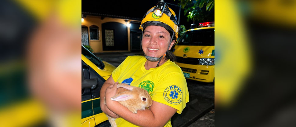 Rescatan a conejo extraviado en Zacatecoluca