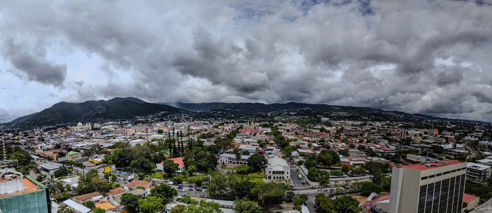 Medio Ambiente pronostica un lunes con calor y lluvias acompañadas de actividad eléctrica