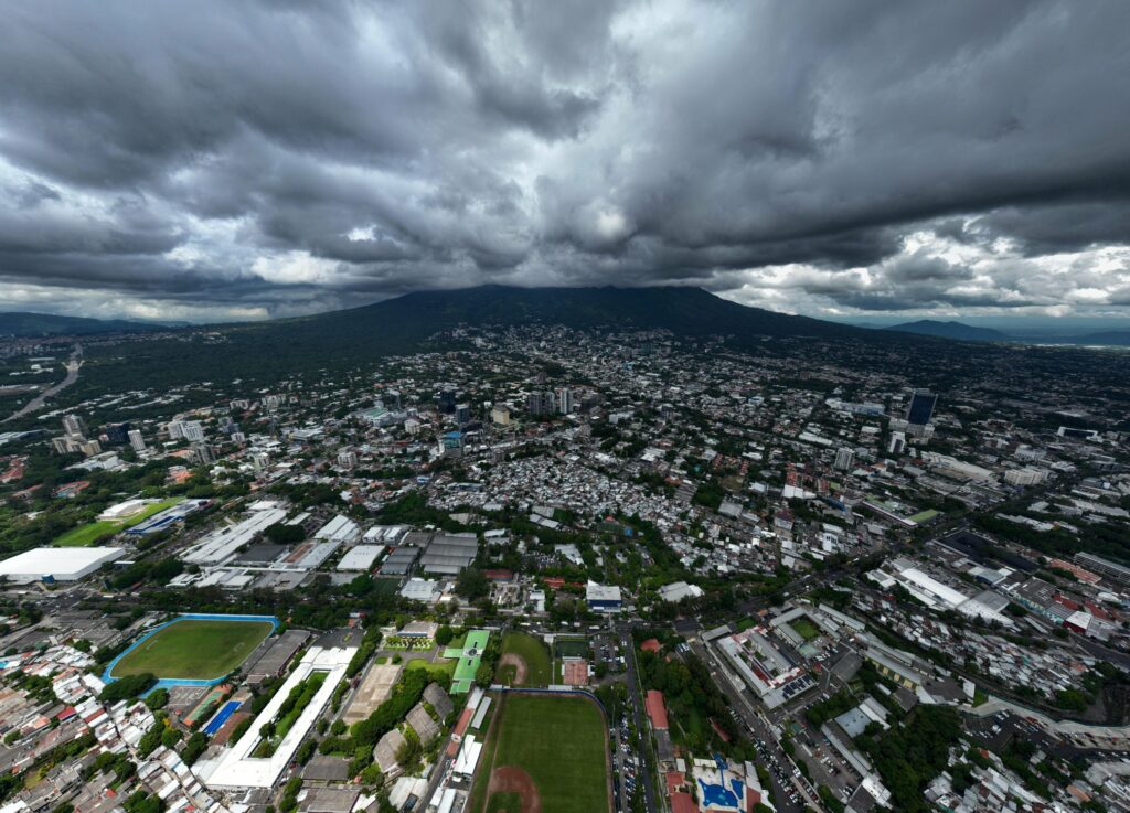 MARN prevé tormentas para este viernes en diferentes partes de El Salvador