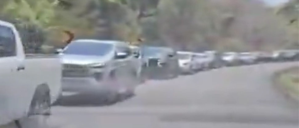 Captan filas de hasta 4 kilómetros de carros guatemaltecos ingresando a El Salvador