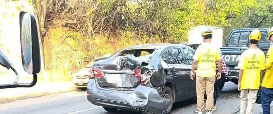 1 Lesionado tras aparatoso choque en San Miguel
