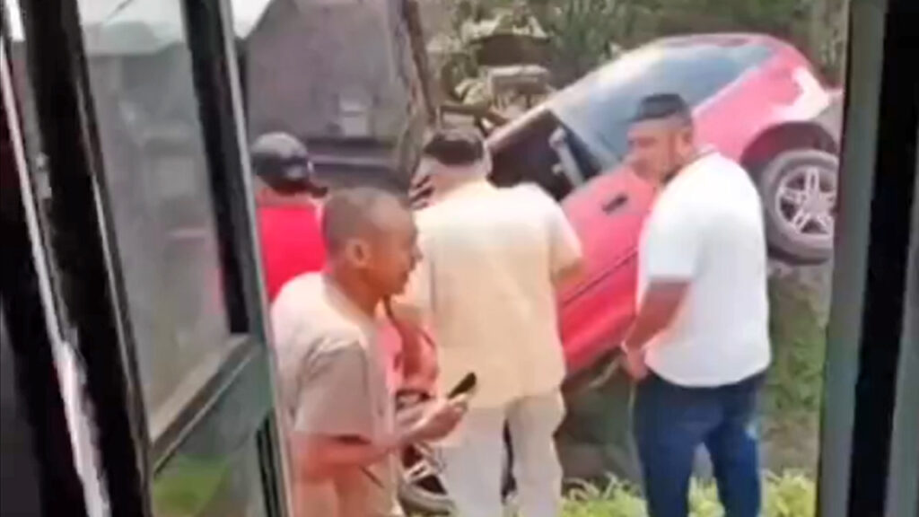 Conductor se estrella contra una tortillería y deja dos fallecidos en San Miguel