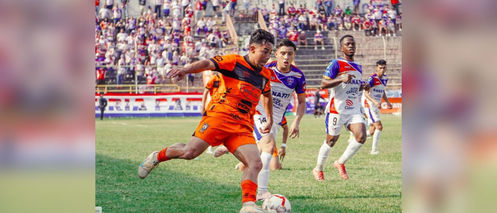 Águila enfrenta a Firpo en el partido de ida de las semifinales del torneo Clausura 2026