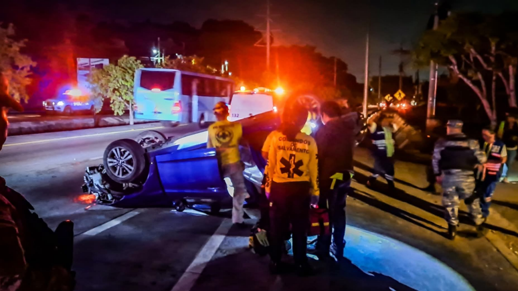 Aparatoso accidente deja una persona fallecida y una más herida en Ilopango