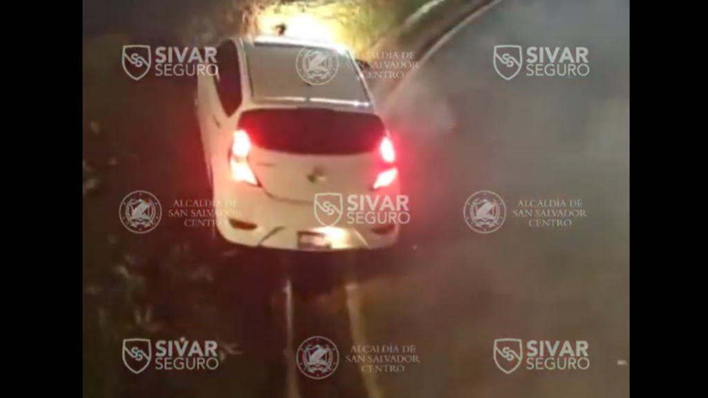 Momento exacto cuando conductor pierde el control y se estrella en Los Próceres