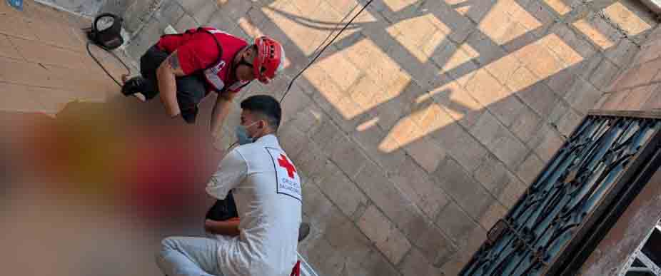 Hombre queda lesionado tras construir techo de una vivienda en Quezaltepeque