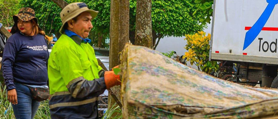 Retiran 12 toneladas de basura en zona de la Escalón