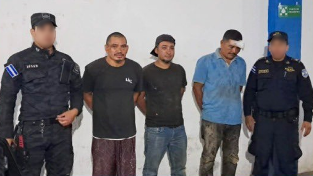 Compañeros de chupe iniciaron una discusión y terminaron a golpes en Chalatenango 