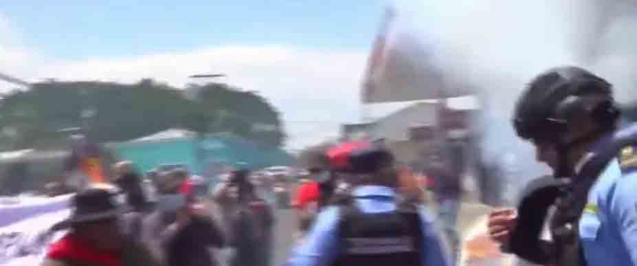 HONDURAS: atacan con bomba molotov en marcha del 1 de Mayo