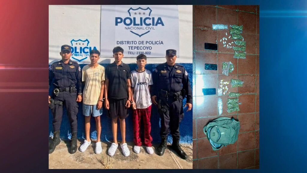 Jovencitos son capturados tras ser sorprendidos en posesión de varios paquetes de droga