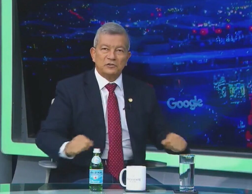 Chino Flores se molesta y le parece injusto que multen a las personas que tiran basura en las calles