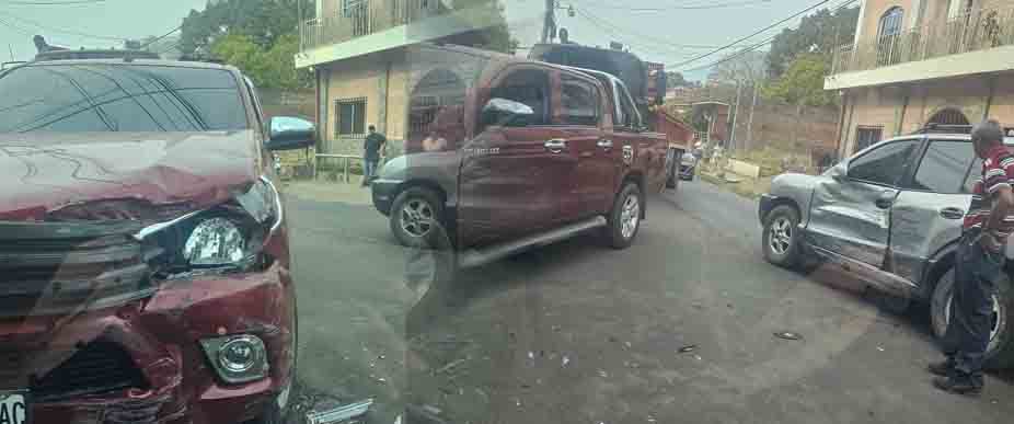 Conductores se accidentan frente a iglesia evangélica en Moncagua