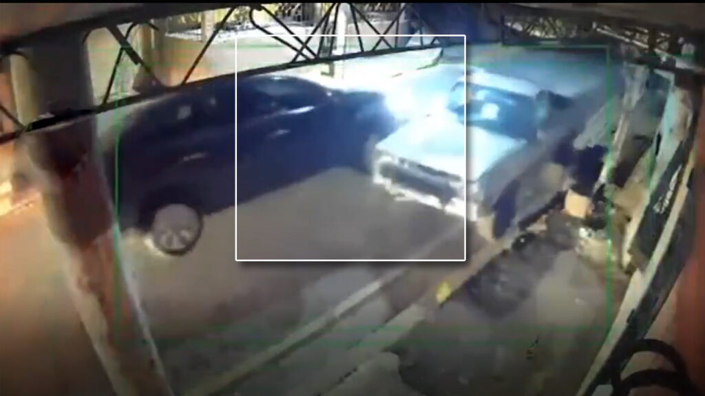Irresponsable: conductor choca un pickup estacionado y se da a la fuga en Usulután