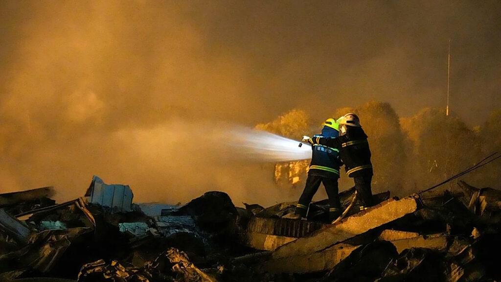 Más de 25 fallecidos y decenas de heridos deja explosión de cohetería en China