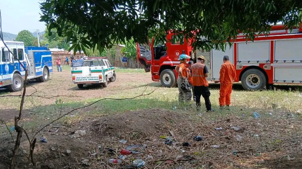 Jovencito resulta lesionado tras incendio de cohetería en Santa Ana