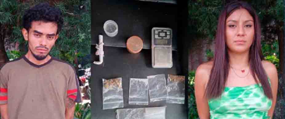 Arrestan a sujeto y una mujer por llevar sustancias prohibidas en su automóvil