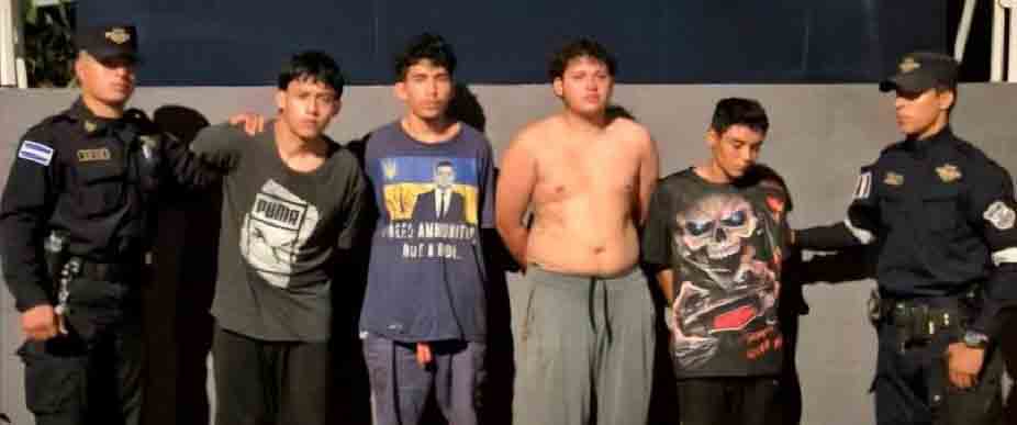Arrestan a 4 sujetos por pelear en un polideportivo en Chinameca
