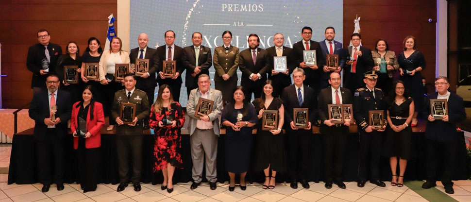 Vicepresidente participa en la Gala de los Premios a la Excelencia de la Educación Superior 2026