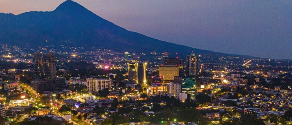 Estados Unidos confirma que 75 empresas están interesadas en invertir en El Salvador