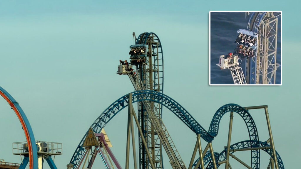 Usuarios de una montaña rusa quedan atrapados tras fallas mecánicas en Texas