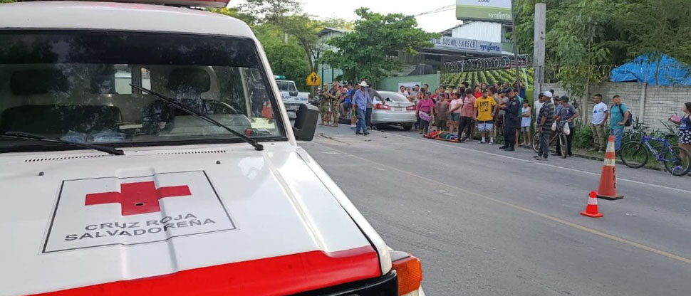 Joven fallece tras sufrir un fuerte accidente de tránsito en Chalatenango