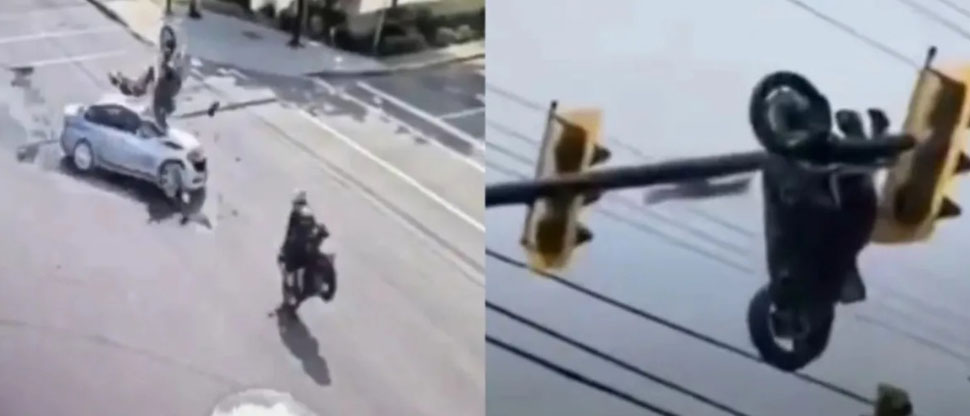 Canadá: motociclista choca y su moto queda colgando del semáforo