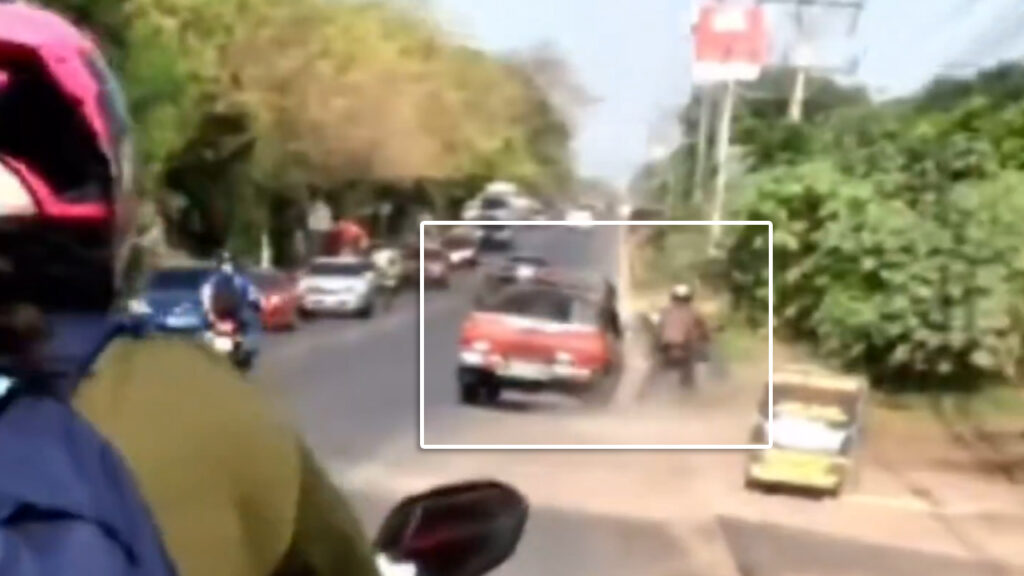Ciudadano capta momento exacto cuando motociclista cae a un barranco